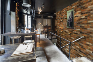 Decobrick Foggy Amber im Restaurant